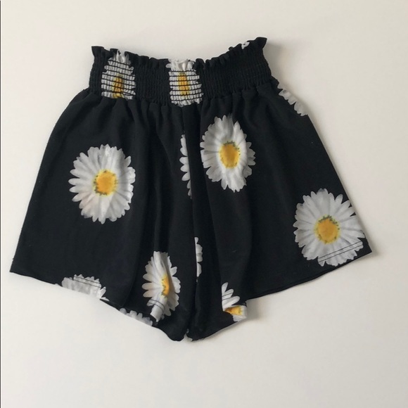 So Nikki daisy shorts - Picture 1 of 1
